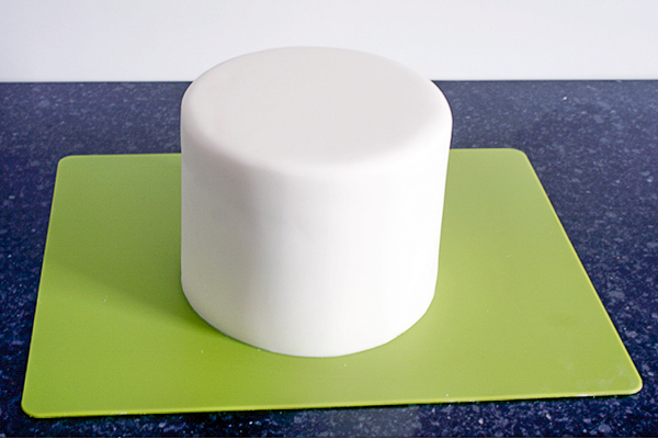 Como-Cubrir-Tarta-Fondant-2
